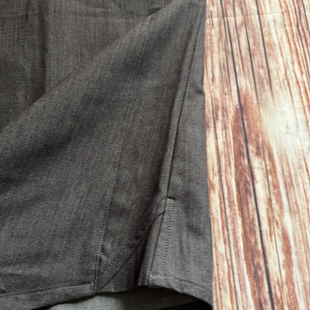 Fabletics Feel Good Performance Gray Scrub Top L - image 4